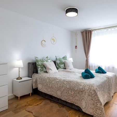 Schoenes, Modernes Apartment Mit Zwei Schlafzimmern - Zentral Mit Balkon Fuer 6 Personen Montabaur Esterno foto