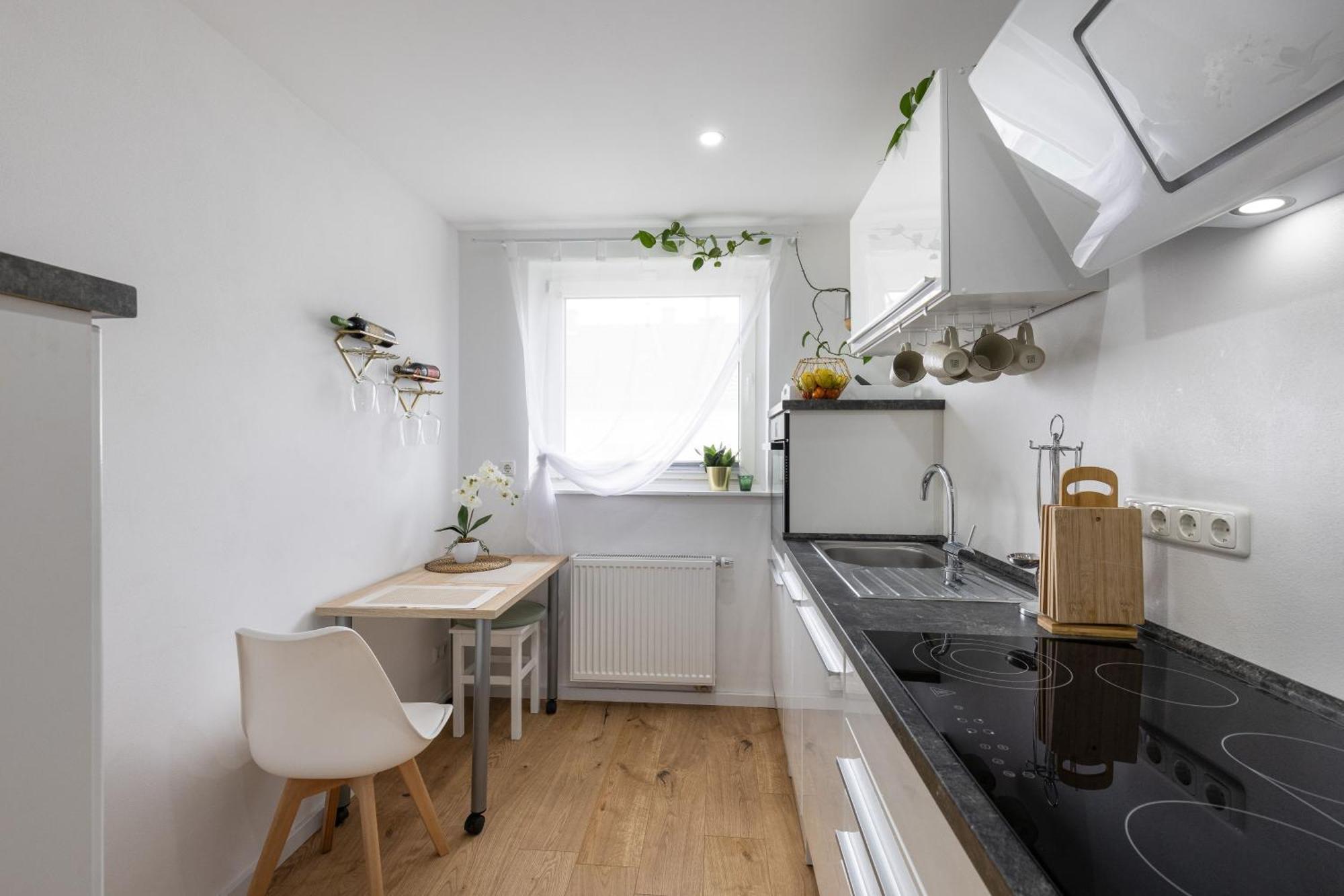 Schoenes, Modernes Apartment Mit Zwei Schlafzimmern - Zentral Mit Balkon Fuer 6 Personen Montabaur Esterno foto