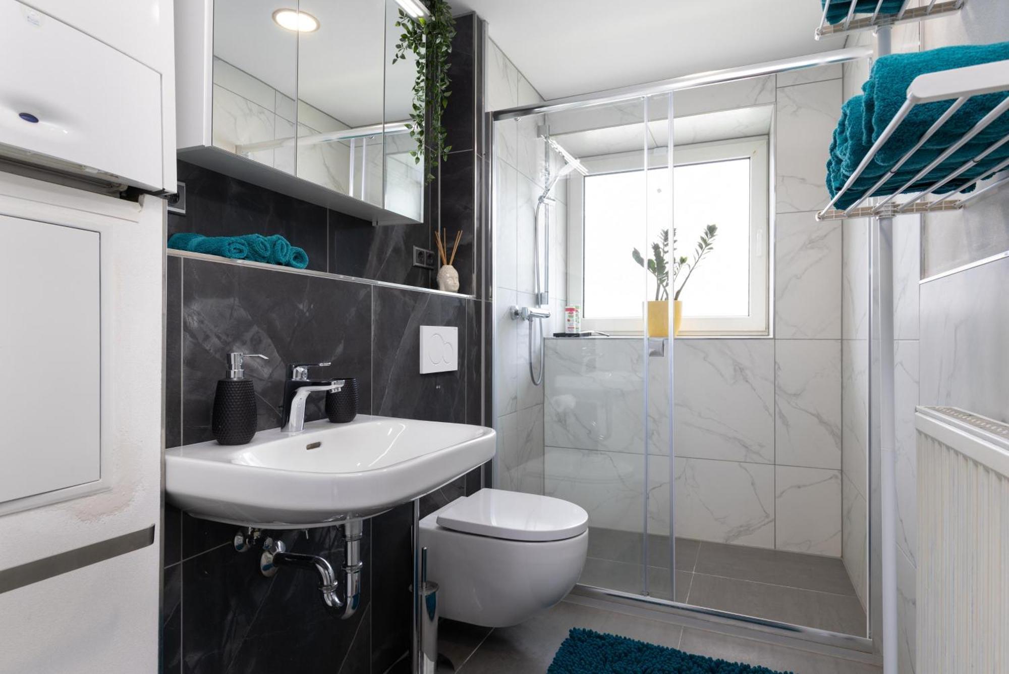 Schoenes, Modernes Apartment Mit Zwei Schlafzimmern - Zentral Mit Balkon Fuer 6 Personen Montabaur Esterno foto