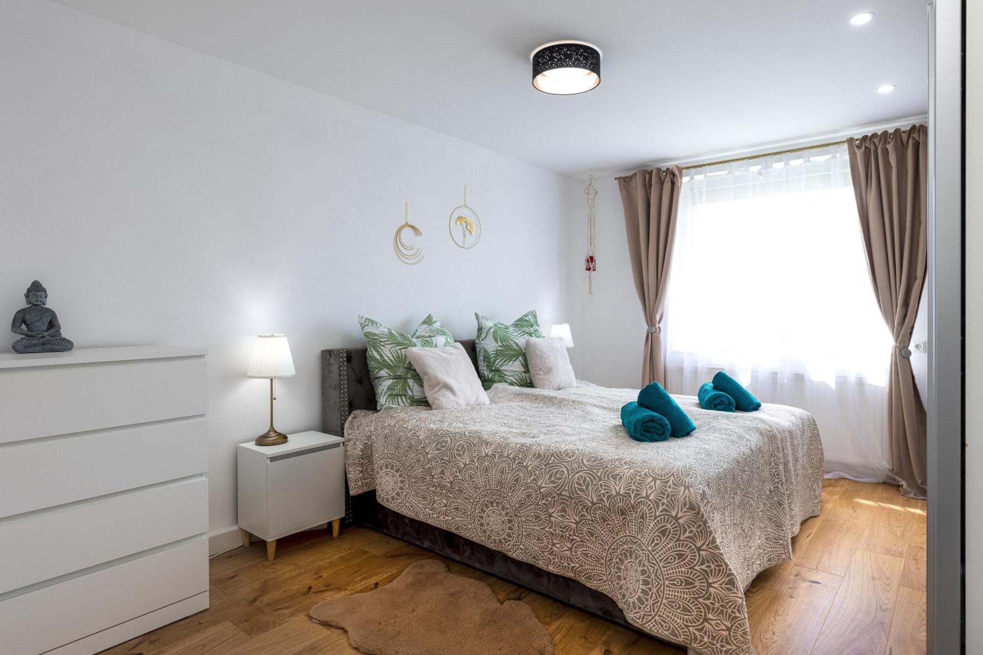 Schoenes, Modernes Apartment Mit Zwei Schlafzimmern - Zentral Mit Balkon Fuer 6 Personen Montabaur Esterno foto