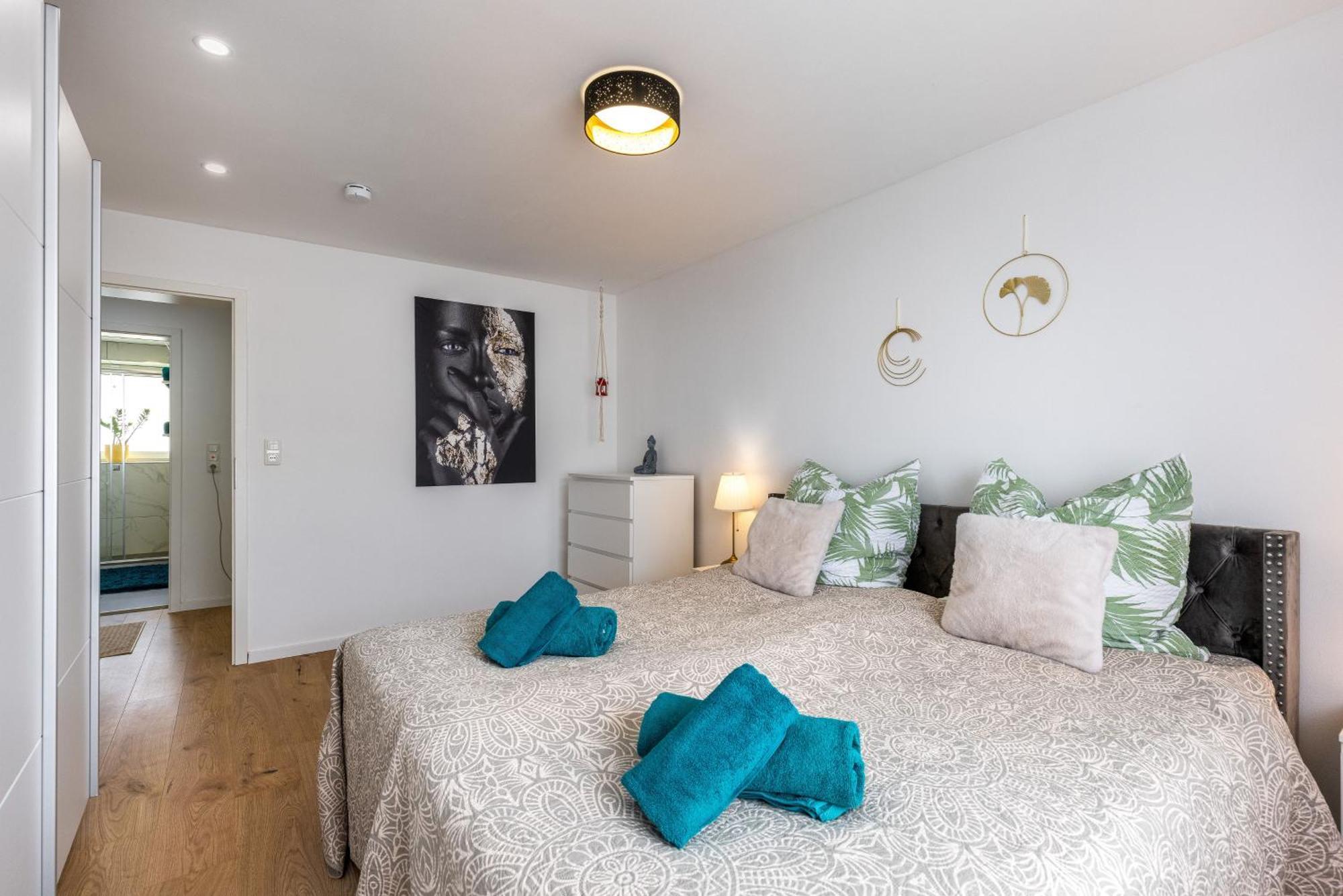 Schoenes, Modernes Apartment Mit Zwei Schlafzimmern - Zentral Mit Balkon Fuer 6 Personen Montabaur Esterno foto